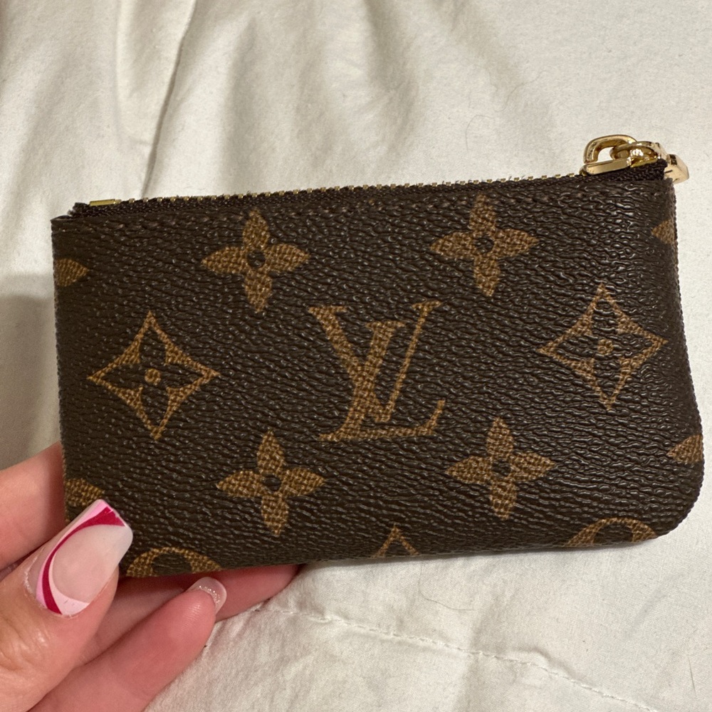 🩵SOLD🩵LOUIS VUITTON | Monogram Canvas Key Pouch code FL4220 - Picture 3 of 9